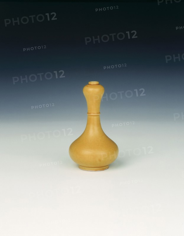 Imperial yellow glazed garlic head vase, Qing dynasty, China, 1650-1699. Artist: Unknown