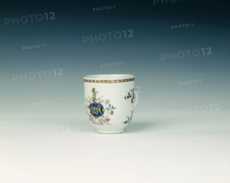 Famille rose armorial cup, Qing dynasty, Qianlong period, China, 1750-1775. Artist: Unknown