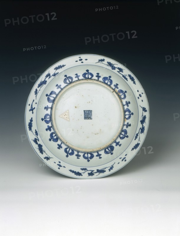Reverse decorated blue and white dish, Ming dynasty, China, 1575-1599. Artist: Unknown