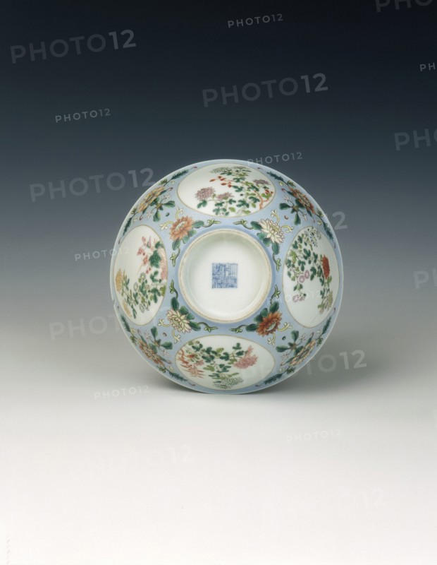 Famille rose bowl, Qing dynasty, China, 1736-1795. Artist: Unknown