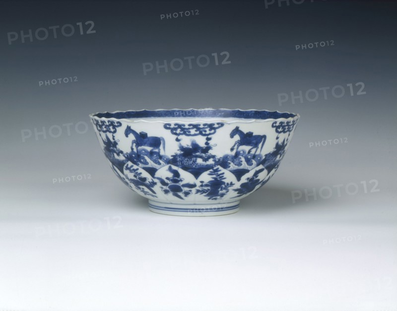 Bowl with horses carrying books, Qing dynasty, Kangxi period, China, 1662-1722. Artist: Unknown