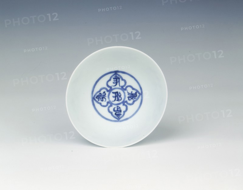Blue and white bowl with song birds, Qing dynasty, China, c1720-1725. Artist: Unknown