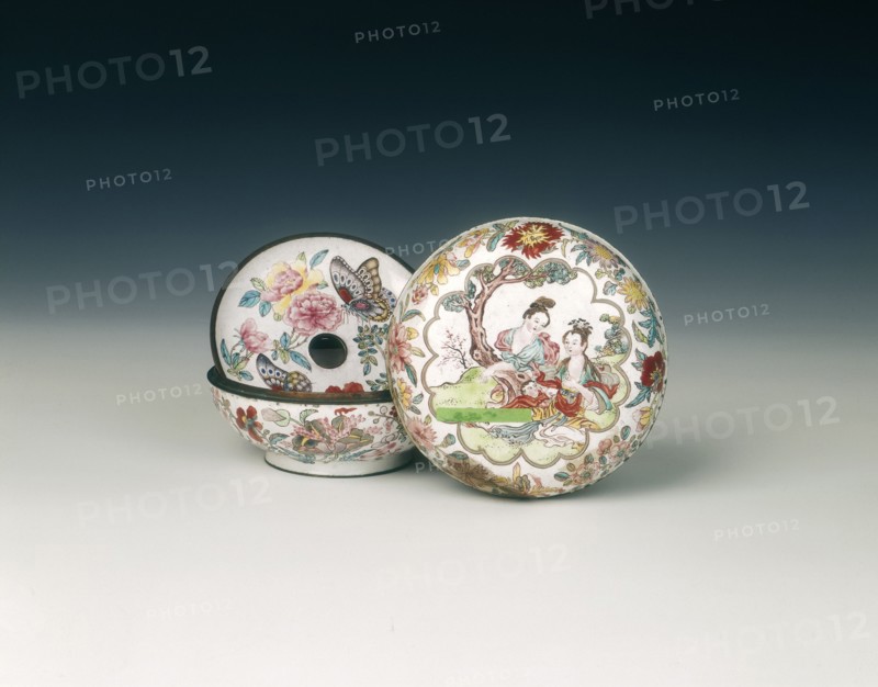 Canton famille rose enamel box, Qing dynasty, China, 18th century. Artist: Unknown