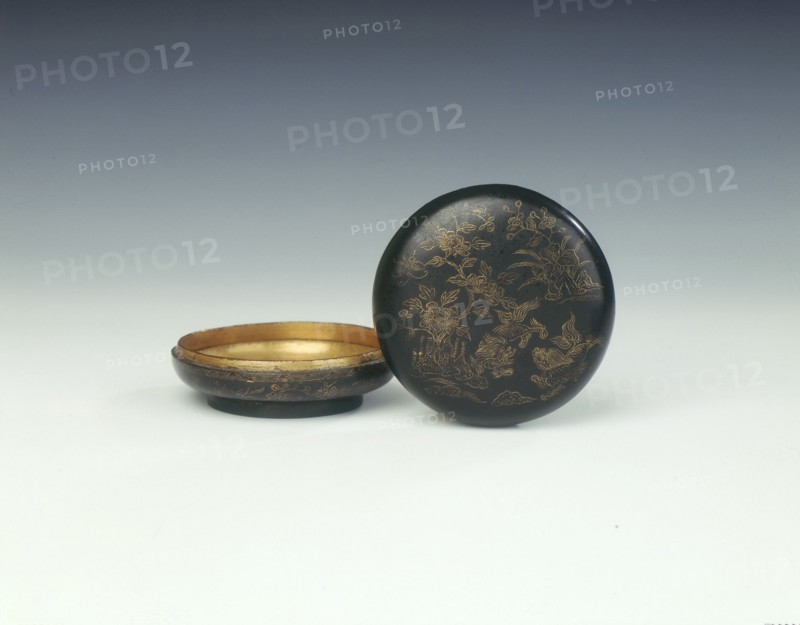 Damascened bronze incense box with lion dogs, Qing dynasty, China, 18th century. Artist: Unknown