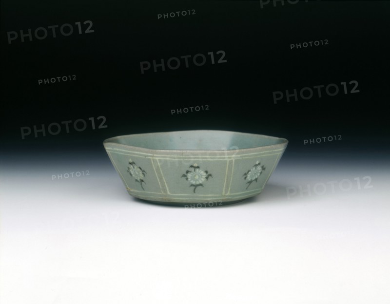 Octagonal celadon bowl with inlaid daisy-like flowers, Koryo dynasty, Korea, late 12th century. Artist: Unknown
