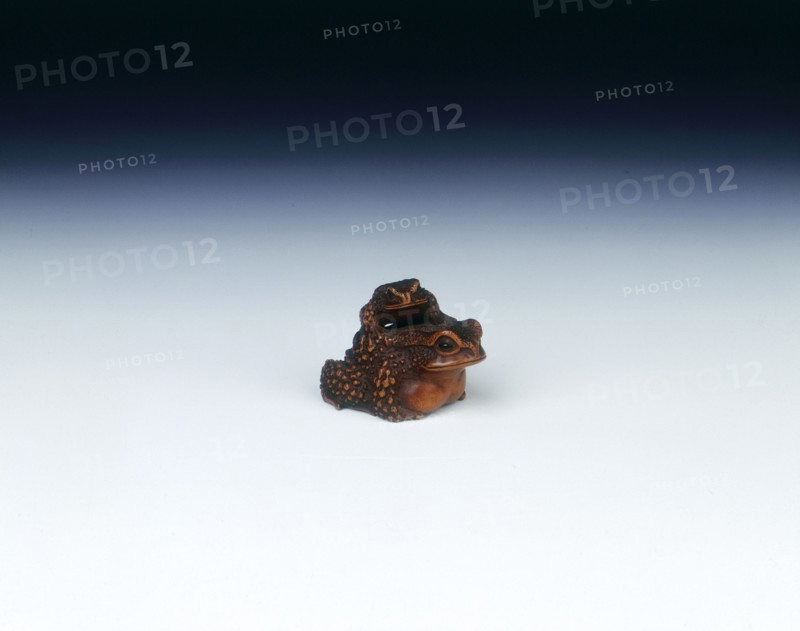 Boxwood netsuke of toad with young, signed by Masanao, Japan, early 19th century. Artist: Masanao