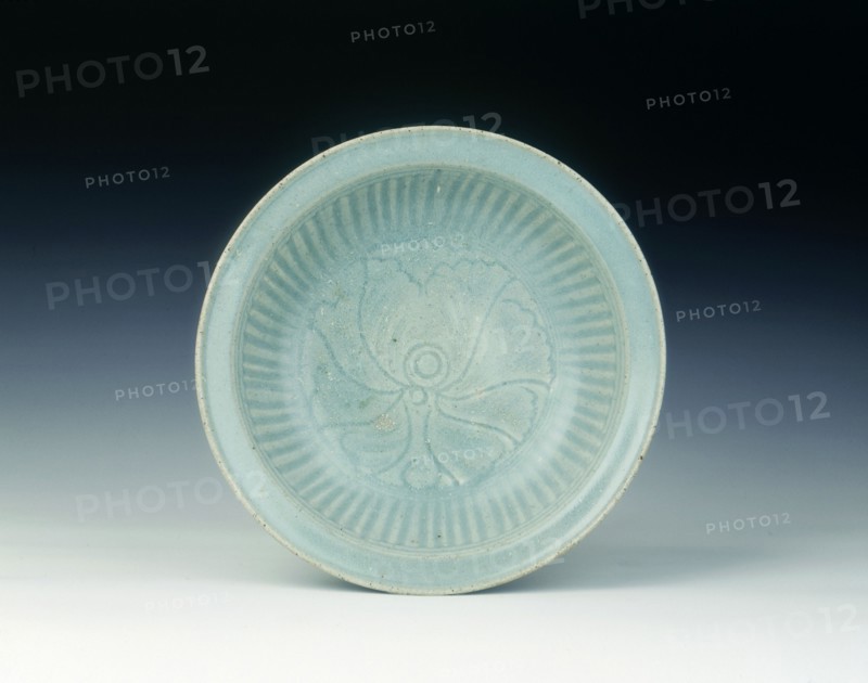 Si Satchanalai celadon dish with carved peony and fluted decoration, Thailand, 14th-15th century. Artist: Unknown