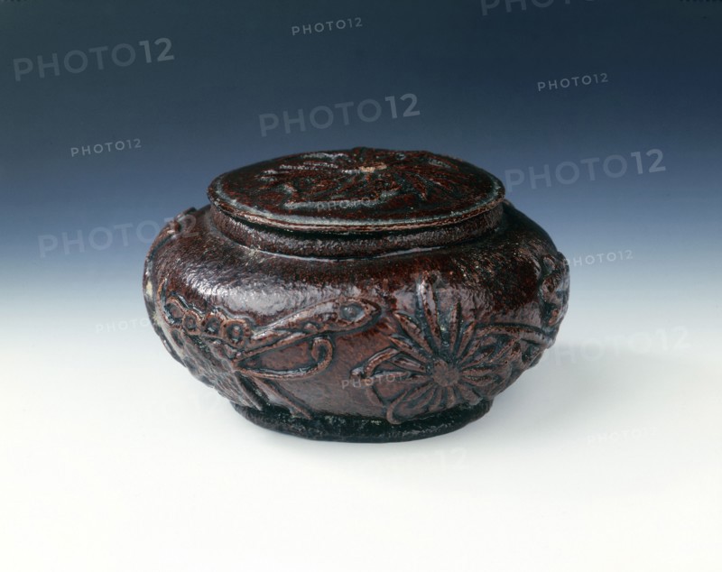 Lacquered and moulded mandarin orange skin box, Qing dynasty, China, 19th century. Artist: Unknown