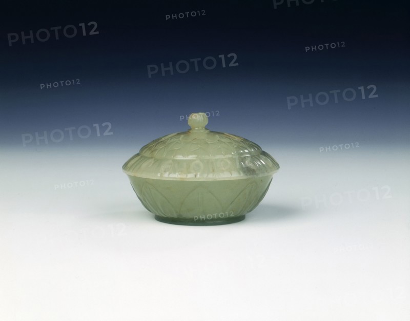 Jade circular Moghul style box and cover, Qing dynasty, China, 1st half of 19th century. Artist: Unknown