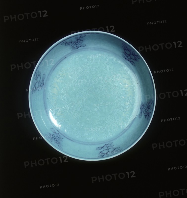 Plate with overglaze turquoise foliated dragons, Wanli period, Ming dynasty, China, 1572-1620. Artist: Unknown