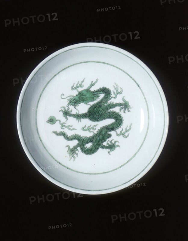 Green imperial dragon dish with anhua waves, Kangxi period, Qing dynasty, China, 1662-1722. Artist: Unknown