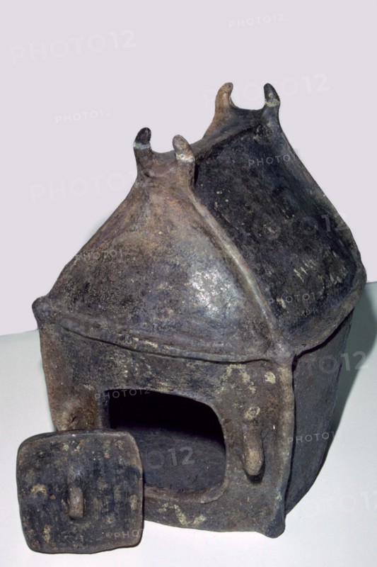 Hut Urn from the Villanova culture. Artist: Unknown