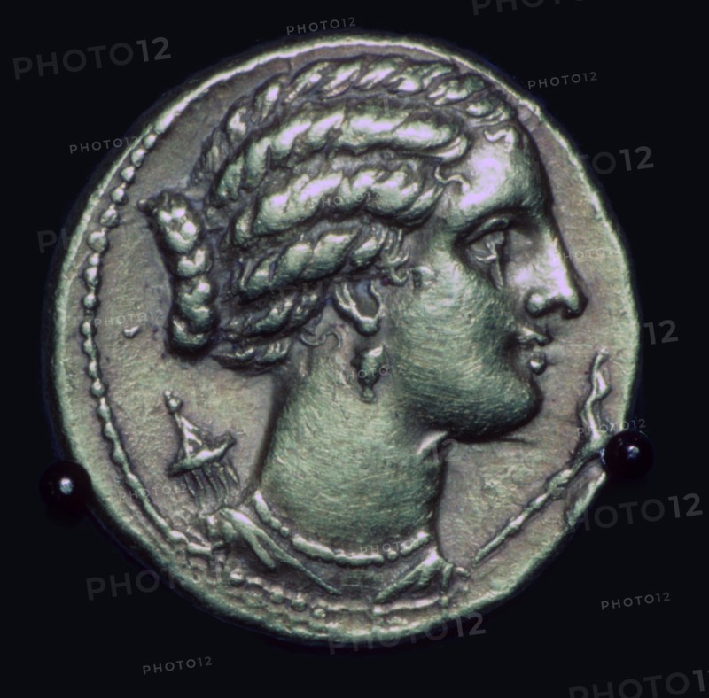 Gold half-stater of Pyrrhus of Epirus, 3rd century BC. Creator: Unknown.