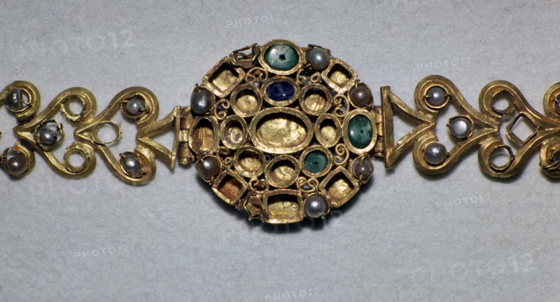 Gold Roman bracelet set with sapphires, emeralds, and pearls, 3rd century. Artist: Unknown