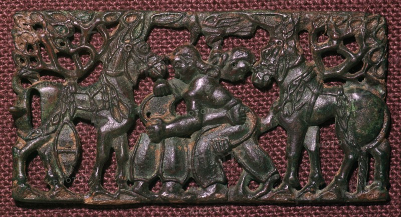 Chinese bronze harness-plaque of wrestling men, 5th century BC. Artist: Unknown