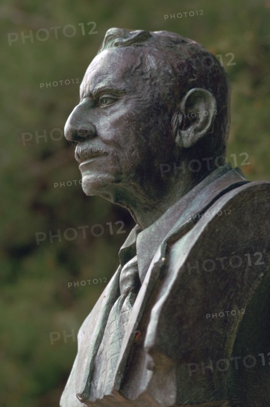 Bronze bust of the archaeologist Sir Arthur Evans, 20th century. Artist: Unknown