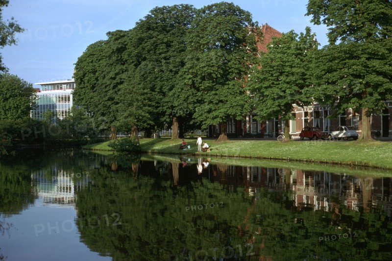 The moat of the old city of Leiden.