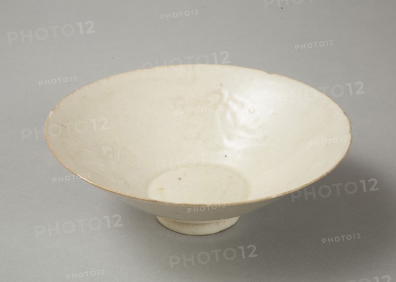 Lobed bowl with qingbai glaze with carved floral design made in the Northern Song dynasty. Artist: Unknown.