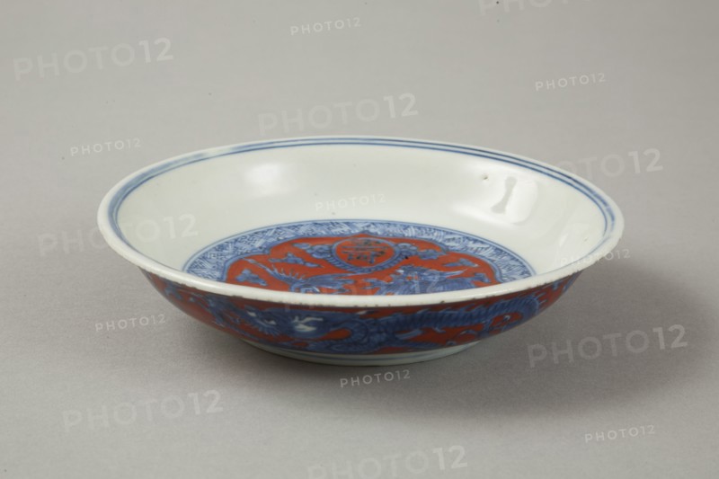 Red clobbered blue and white saucer with stork, phoenix and dragons, Jiajing (1522-1566). Artist: Unknown.