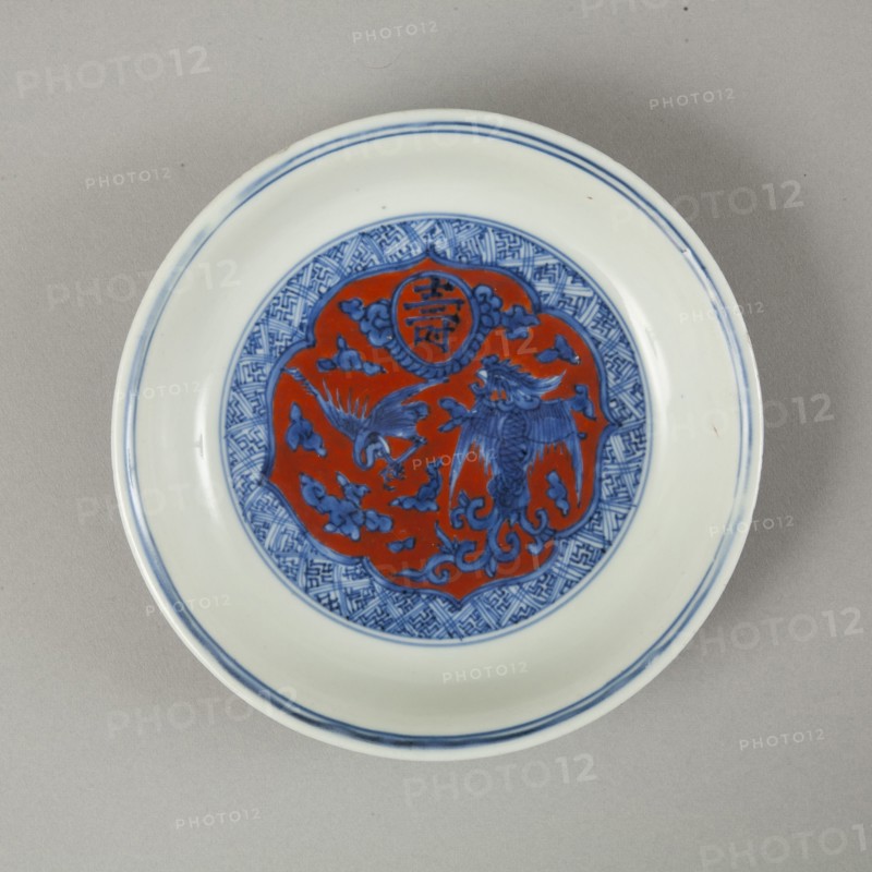 Red clobbered blue and white saucer with stork, phoenix and dragons, Jiajing (1522-1566). Artist: Unknown.