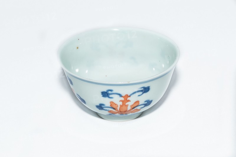 Blue and white cup with red enamel, 1908. Artist: Unknown.