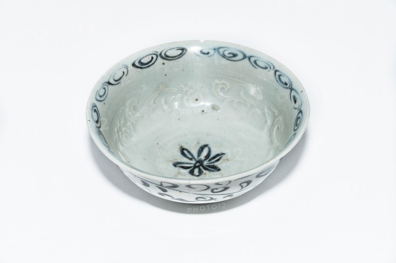 Blue and white bowl, 13th century. Artist: Unknown.