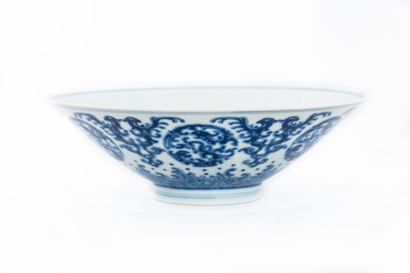 Blue and white bowl with kui dragon medallions, 1723-1735. Artist: Unknown.