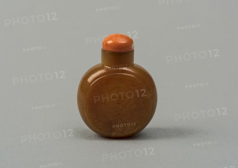 Agate snuff bottle, China, Qing dynasty, 1644-1911. Creator: Unknown.