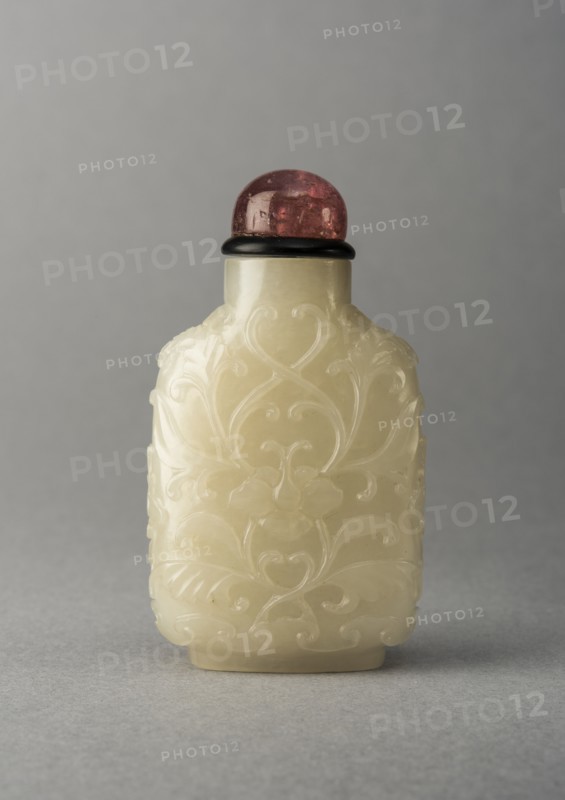 ade snuff bottle with carving of foliage, China, Qing dynasty, 1644-1911. Creator: Unknown.