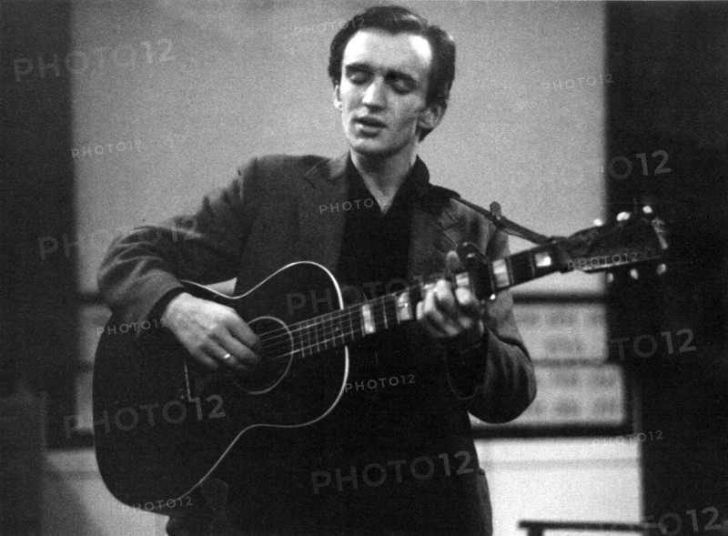 Martin Carthy, Cecil Sharp House, London, early 1960s. Artist: Eddis Thomas