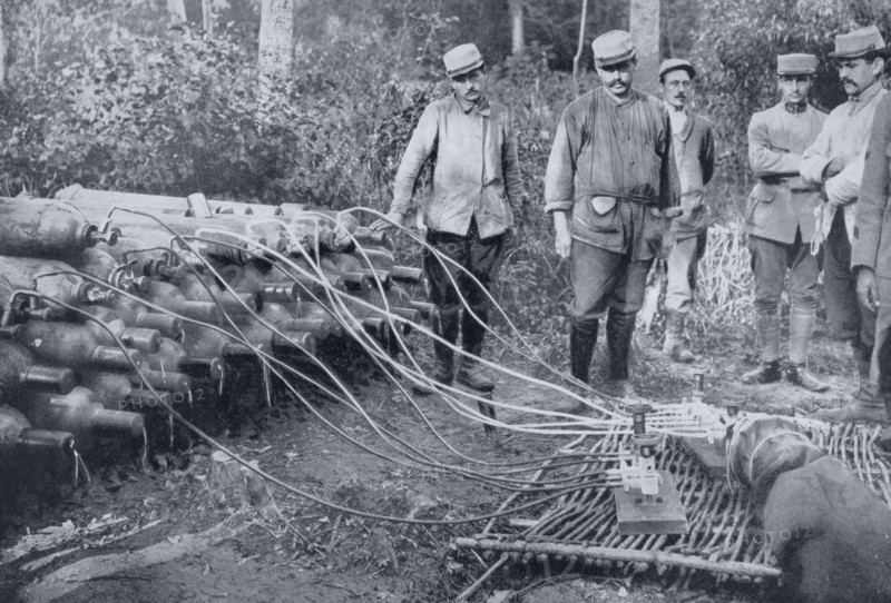French soldiers with gas cylinders, World War I, 1915. Artist: Unknown