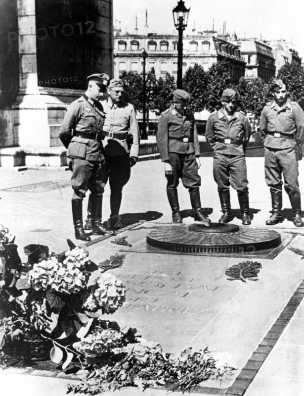 German soldiers at the Tomb of the Unknown Soldier at the Arc de Triomphe, Paris, December 1940. Artist: Unknown