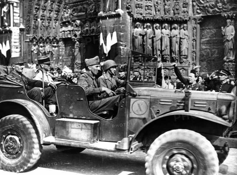 French General Philippe Leclerc outside Notre Dame, liberation of Paris, August 1944. Artist: Unknown