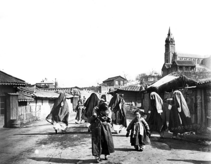 Women and children, Nam San, Korea, 1900. Artist: Unknown