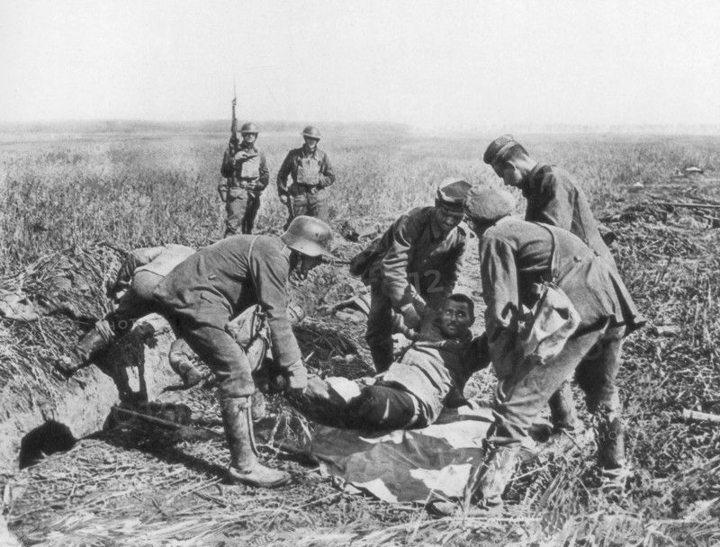 Wounded German soldier being moved by prisoners, Aisne, France, 18 July, 1918. Artist: Unknown