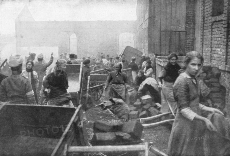 The inhabitants of Caudry come to seek food from the British Army, France, 1918. Artist: Unknown