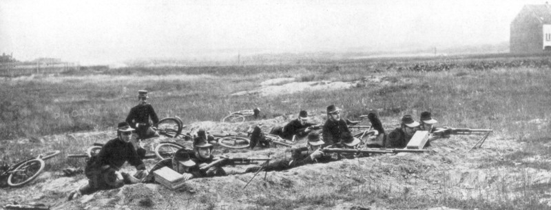 Belgian bicycle troops using Hotchkiss machine guns in Haelen, Belgium, August 1914.Artist: Montigny