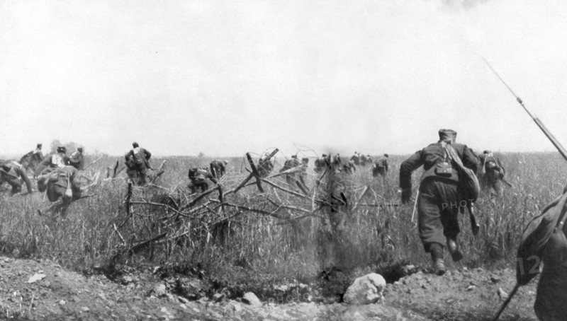 Charge by a regiment of French Zouaves on the plateau of Touvent, Artois, France, 7 June 1915. Artist: Unknown