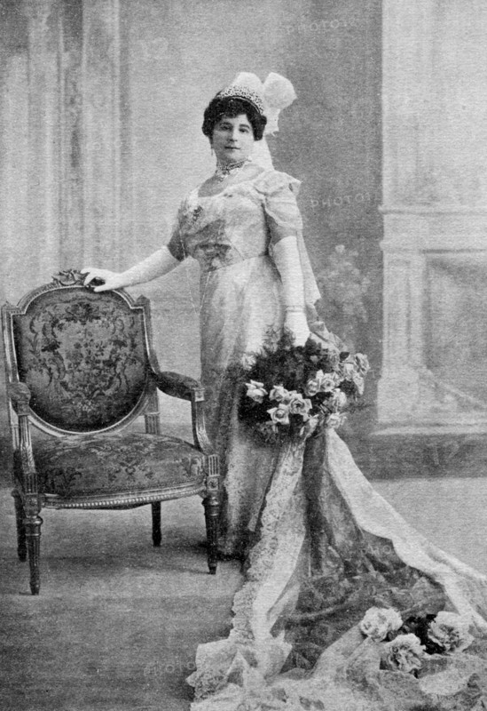 Baroness Orczy, British novelist, playwright and artist of Hungarian origin, 1913.Artist: Bassano Studio