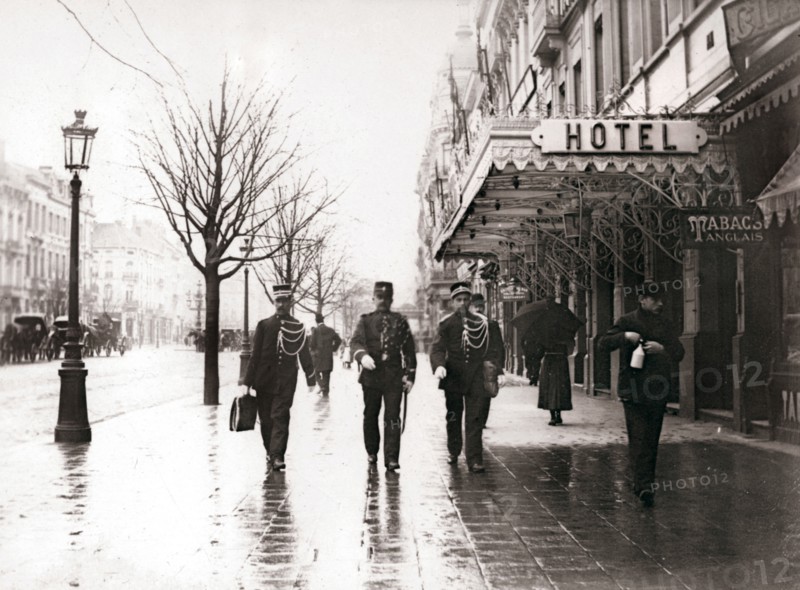 Guards on the street, Brussels, 1898.Artist: James Batkin