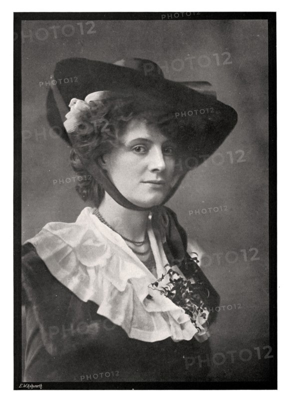 Mrs T Eyre Macklin, 1901.Artist: David Blount