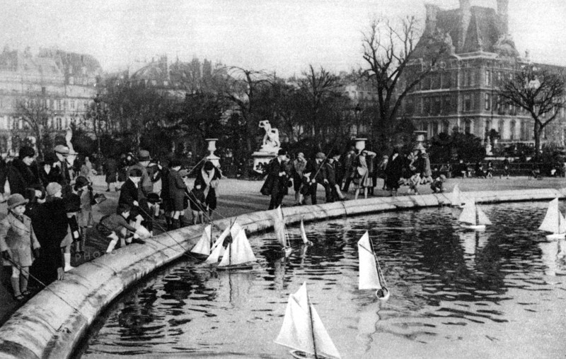 Toy boats at the Tuileries Gardens, Paris, 1931.Artist: Ernest Flammarion