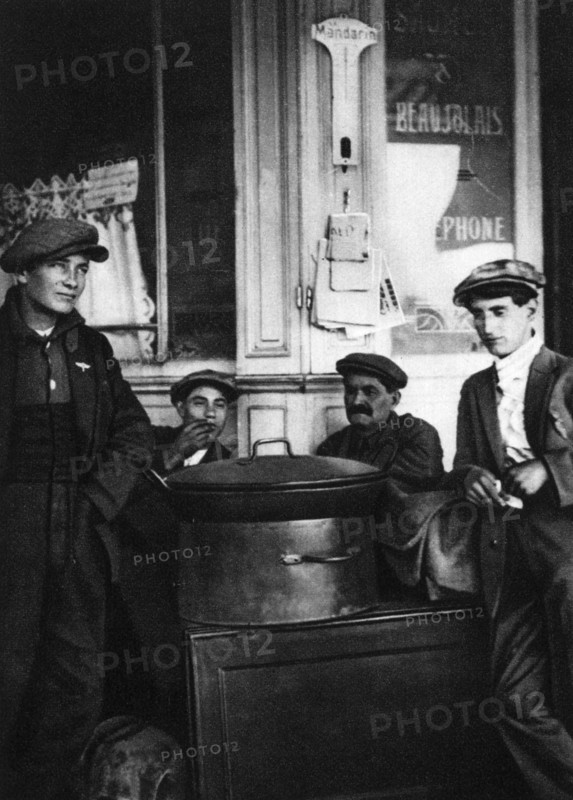 Street sellers of roasted chestnuts, Paris, 1931.Artist: Ernest Flammarion
