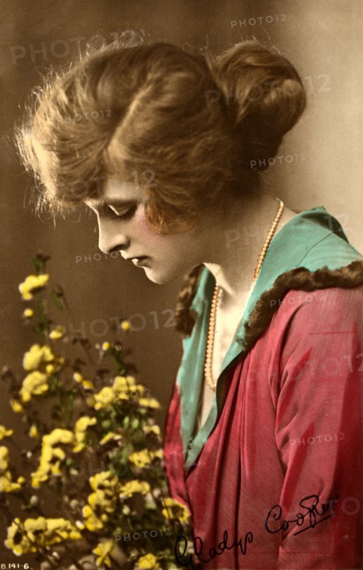 Gladys Cooper (1888-1971), English actress, early 20th century.Artist: Rotary Photo