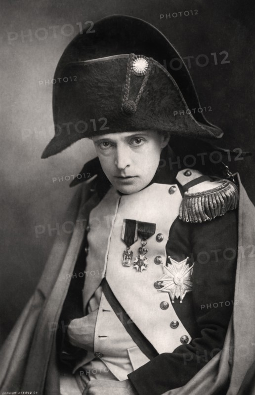 John Martin-Harvey (1863-1944), English actor, early 20th century.Artist: London Stereoscopic & Photographic Co