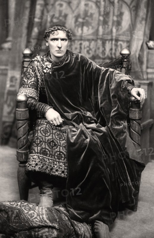 Harry Brodribb Irving (1870-1913), English actor, early 20th century.Artist: Foulsham and Banfield
