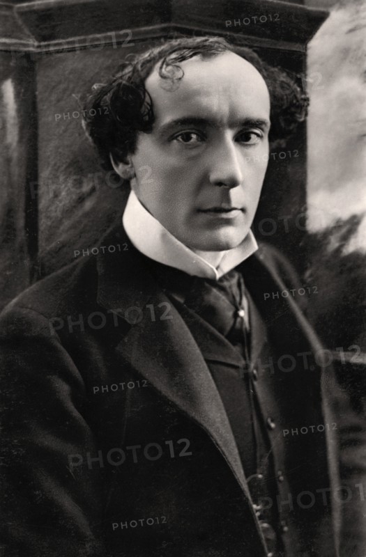 Harry Brodribb Irving (1870-1919), English actor, early 20th century.Artist: Vandyk