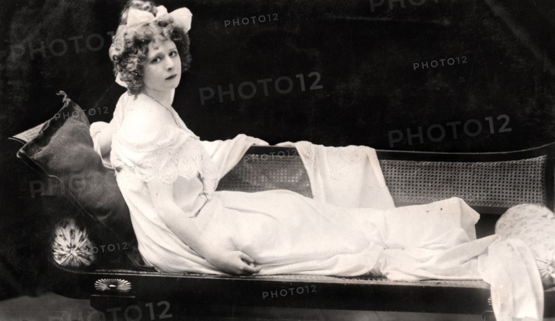 Mabel Love (1874-1953), English actress and dancer, early 20th century.Artist: Dover Street Studios
