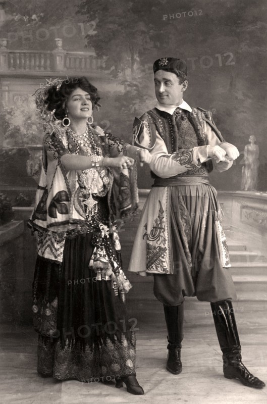 Lily Elsie and Joseph Coyne in The Merry Widow, 1908.Artist: Foulsham and Banfield