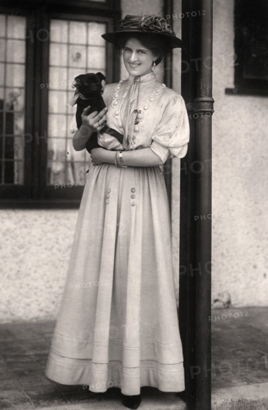 Zena Dare (1887-1975), English actress, early 20th century.Artist: Foulsham and Banfield